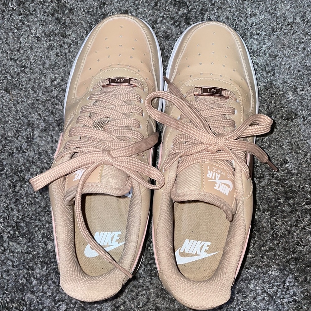 Nike Air Force 1 Tan Metallic Rose Gold - Picture 4 of 7